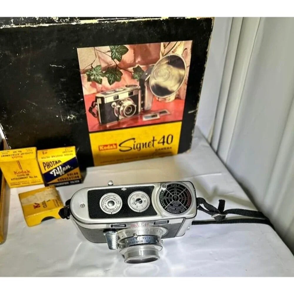 MINT Cond VINTAGE Kodak Signet 40 46mm Camera with Case & flash in Original